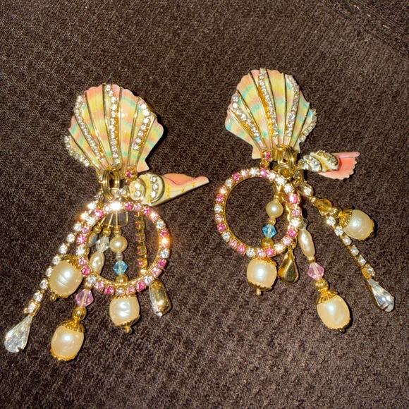 LATR RARE! Lunch at the Ritz Seashell earrings - Picture 7 of 10